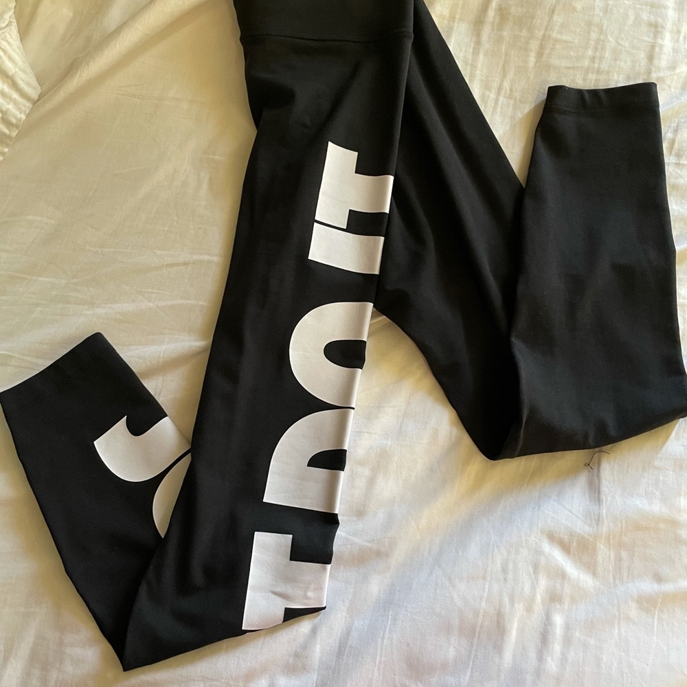 Women’s Nike Just Do It Tight Fit High Rise Leggings (Black) Size Medium